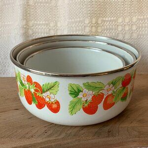 Kobe Vintage Kitchen Strawberry Metal Enamelware Mixing Bowls Set of 3